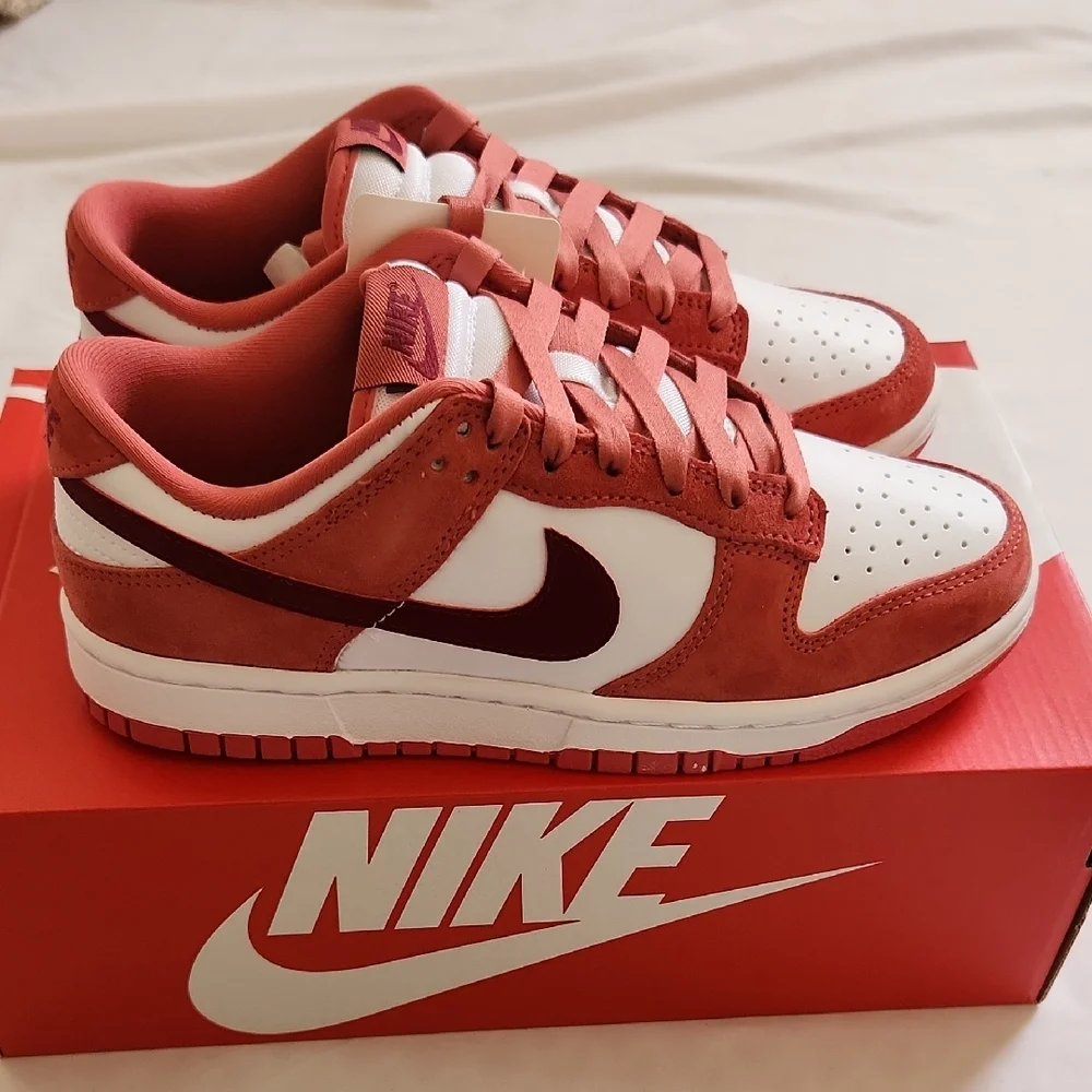 Nike Crimson and White Athletic Shoes - Picture 4 of 6